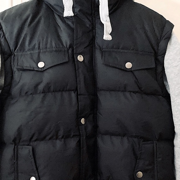 🆕 US ICON puffy Black Vested Jacket w/ Gray sweatpant material sleeves & hood - Picture 2 of 15